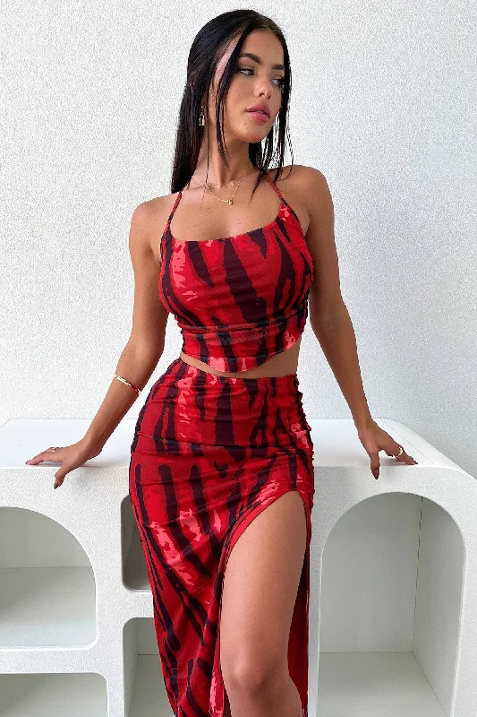 Weekend Offers That Amaze Nassia Top - Red Print