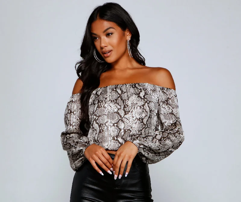 Closeout Deal Boldly Chic Off The Shoulder Snake Top