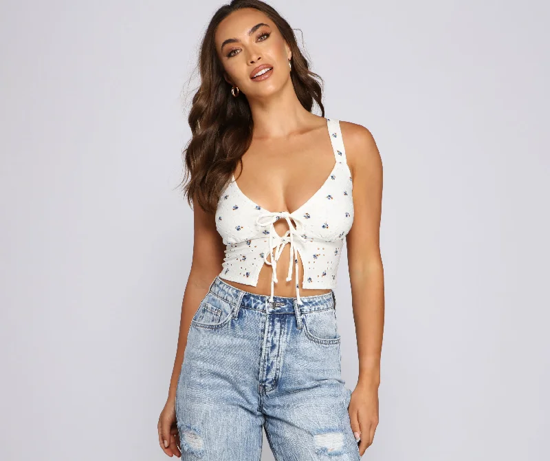 Weekend Specials to Snag Trendy Blooms Ditsy Floral Crop Top