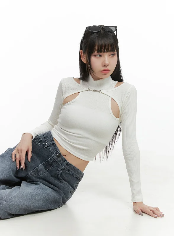 Celebrate the Weekend with Discounts Chain Cut-Out Turtleneck Cropped Top OO401