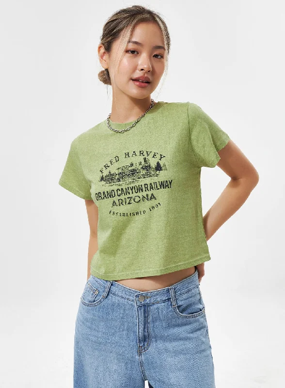 Weekend Offers That Tempt Cotton Graphic Cropped Tee CY331