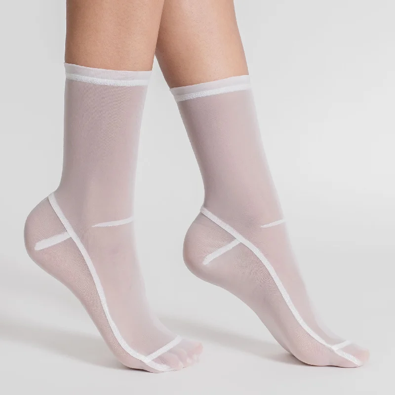 Weekend Savings Bonanza Darner Solid White Mesh Socks