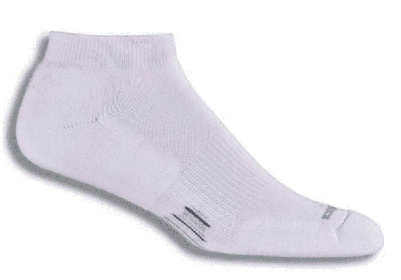 Final Clearance Wrightsock Double Layer Fuel Low Quarter Socks (White) Small